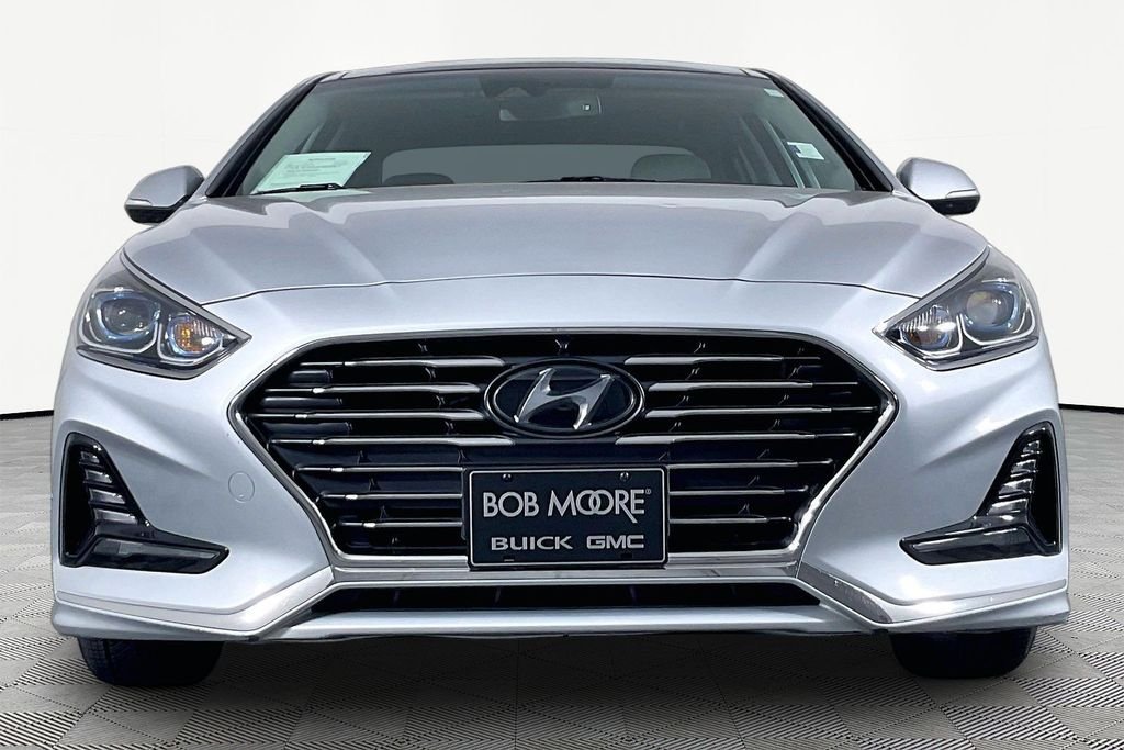 Used 2019 Silver Hyundai Limited image 2