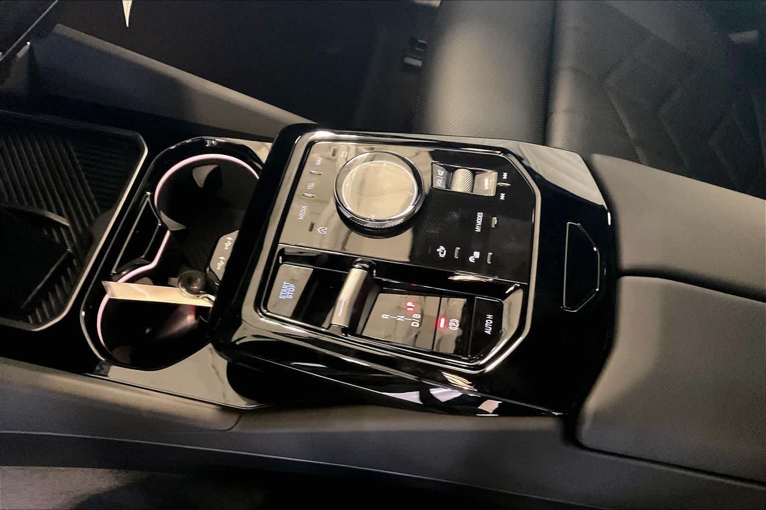 New 2027 Black Sapphire Metallic BMW eDrive40 image 7