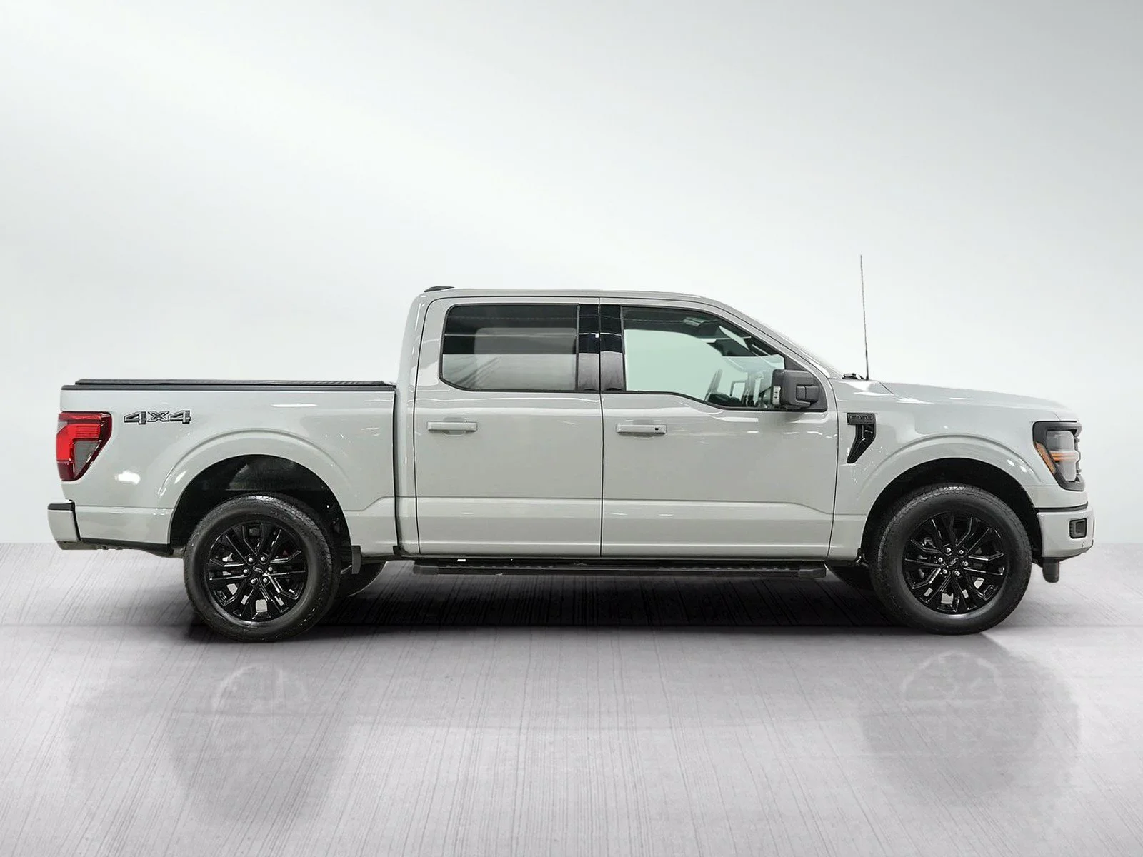 Used 2024 Avalanche Ford XLT image 6