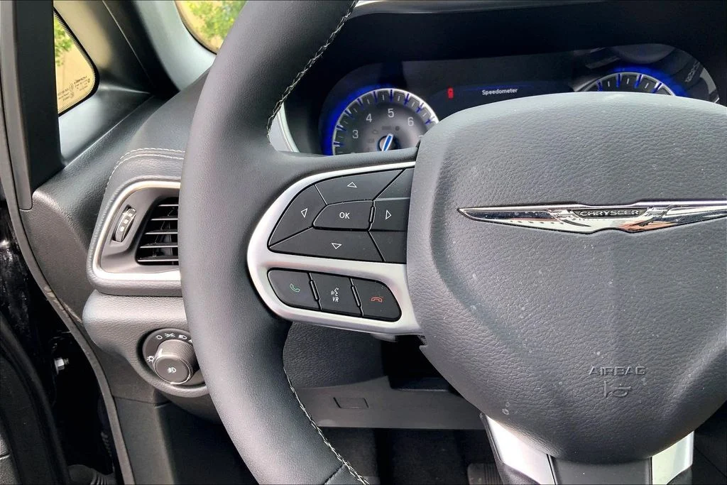 2026 Chrysler Pacifica Limited - Photo 17
