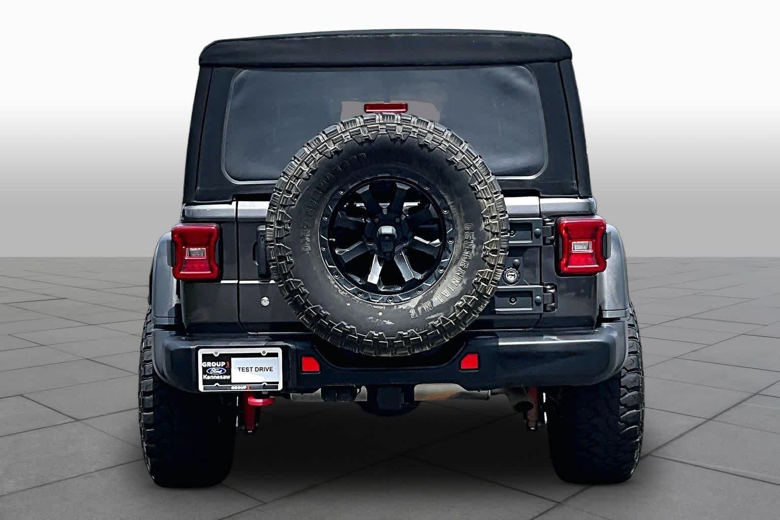 Used 2020 Granite Crystal Metallic Clearcoat Jeep Rubicon image 5