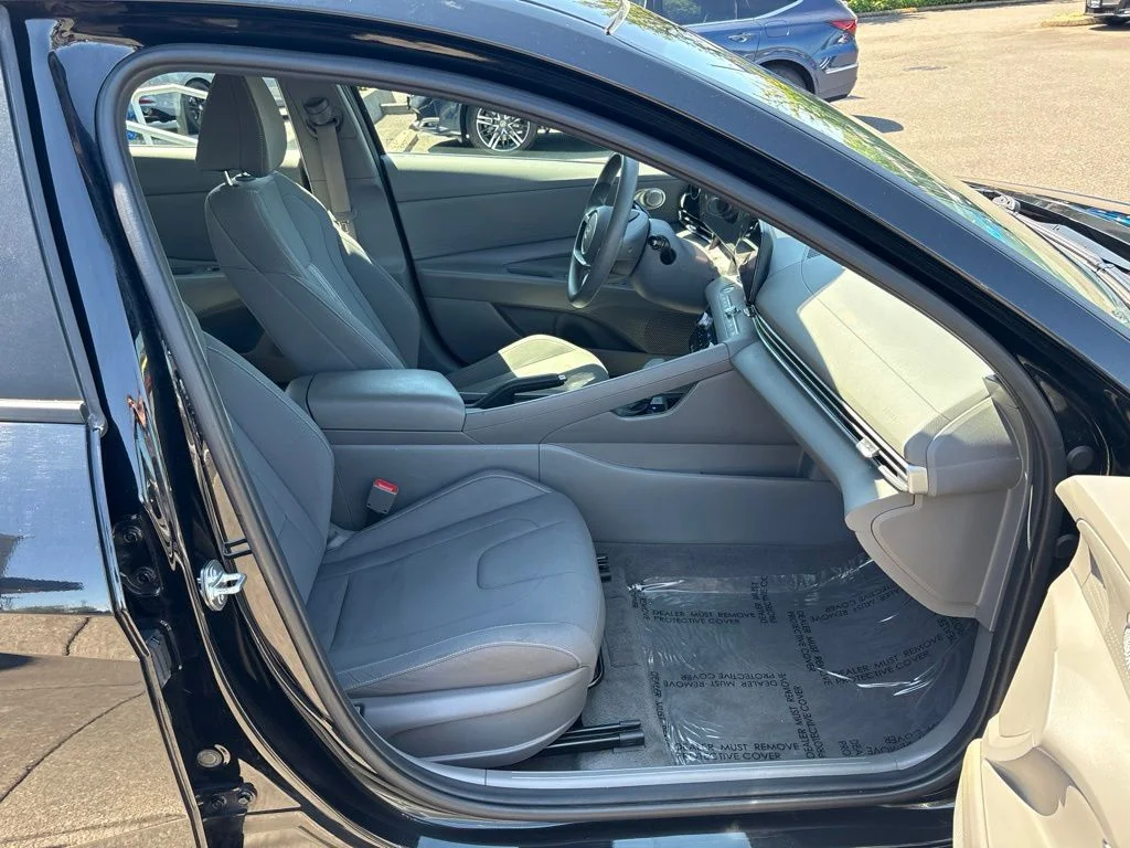 Used 2024 Black Hyundai SEL image 20