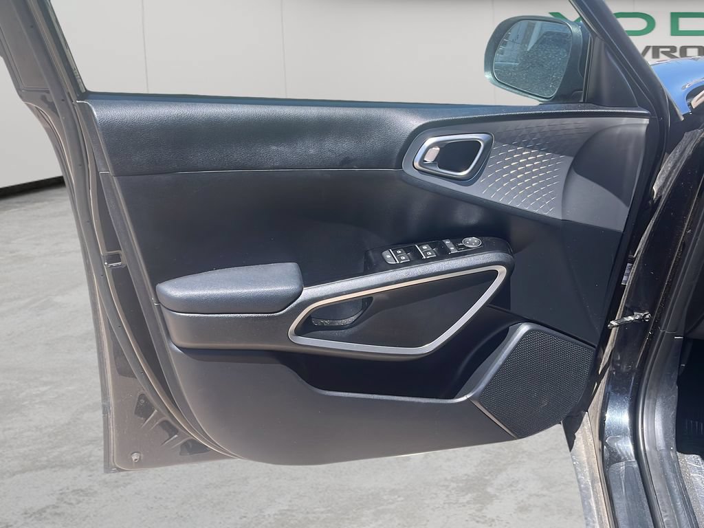 2023 Kia Soul S - Photo 13