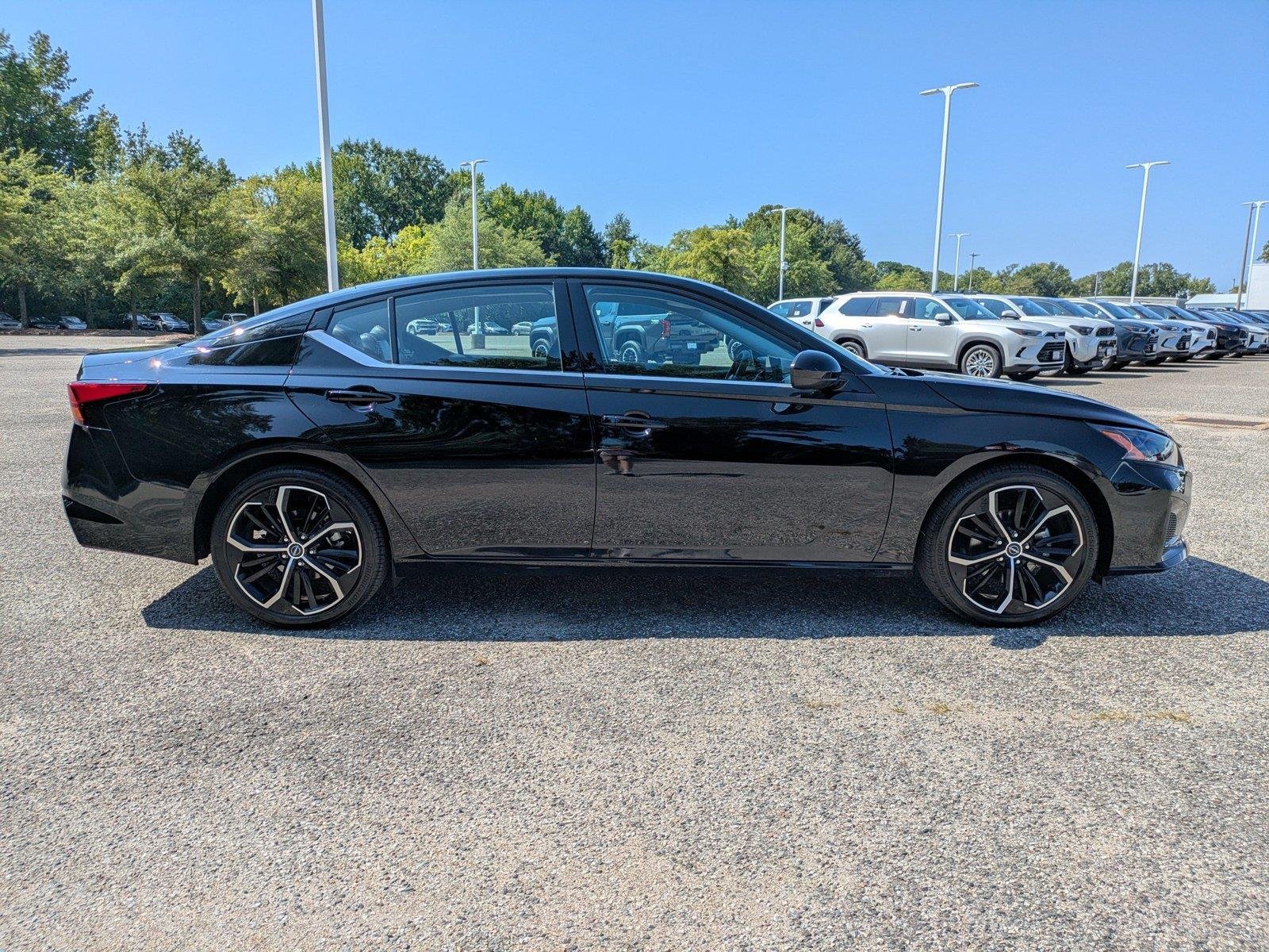 Used 2026 Super Black Nissan SR image 3