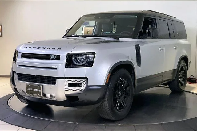 Used 2023 Silver Land Rover S image 1