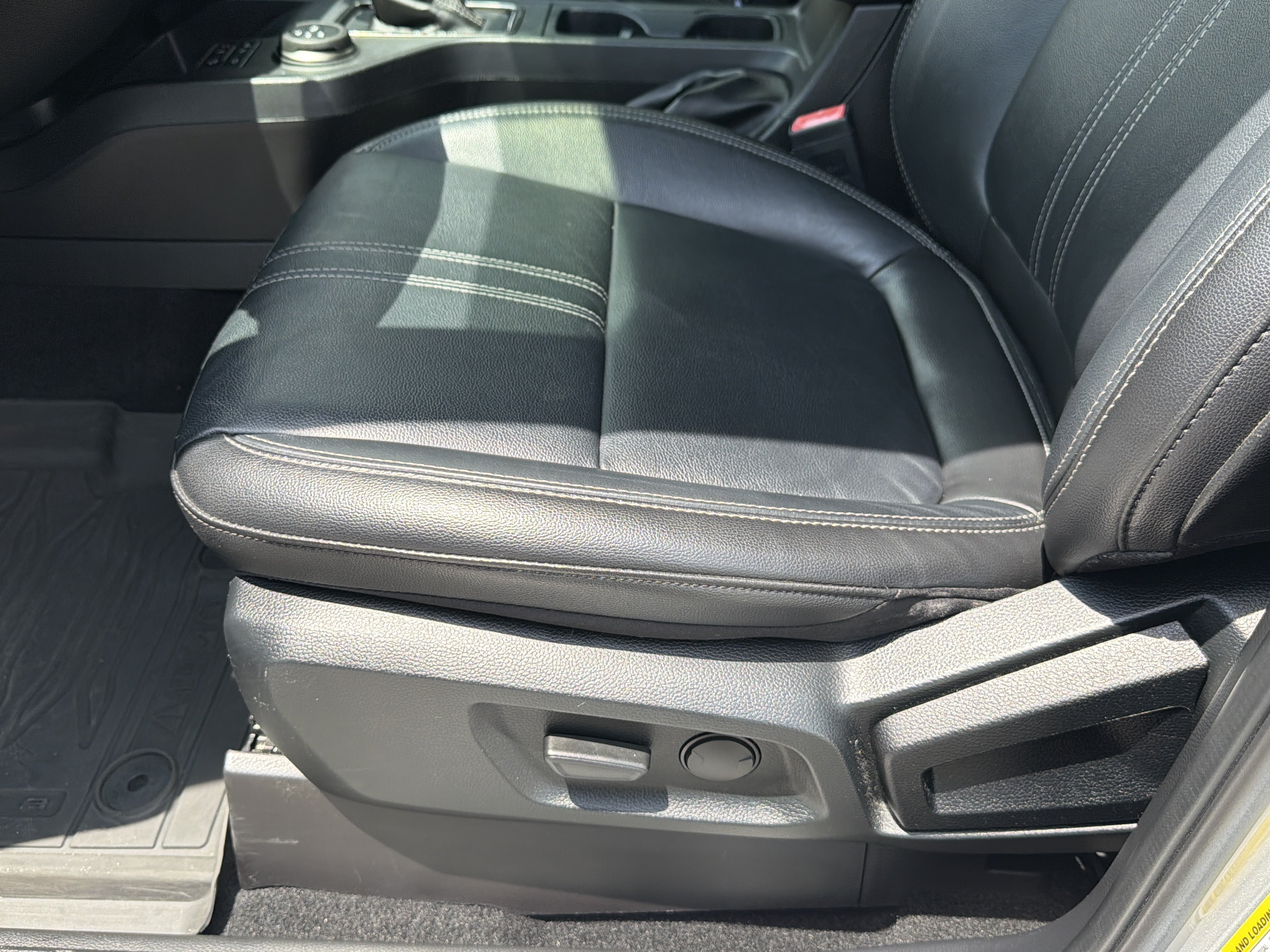 Used 2019 Ingot Silver Metallic Ford LARIAT image 25