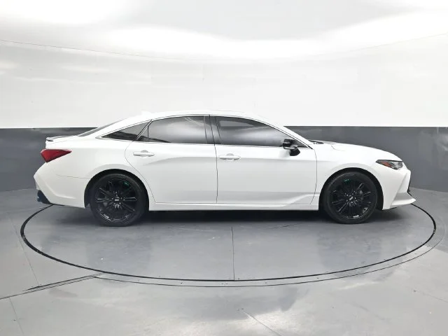 Used 2019 Pearl Toyota Touring image 3