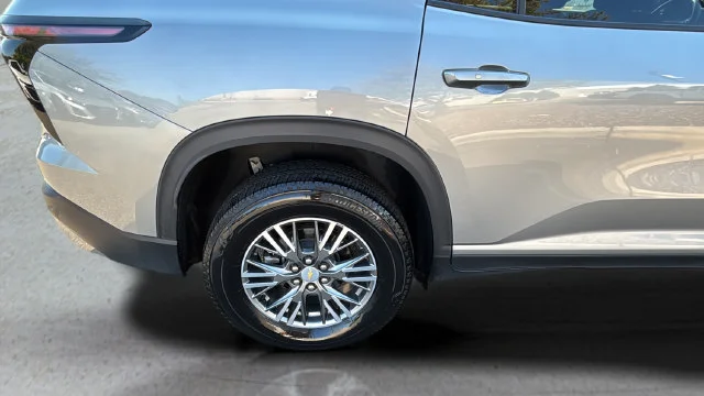 Used 2025 Sterling Gray Metallic Chevrolet LT image 37