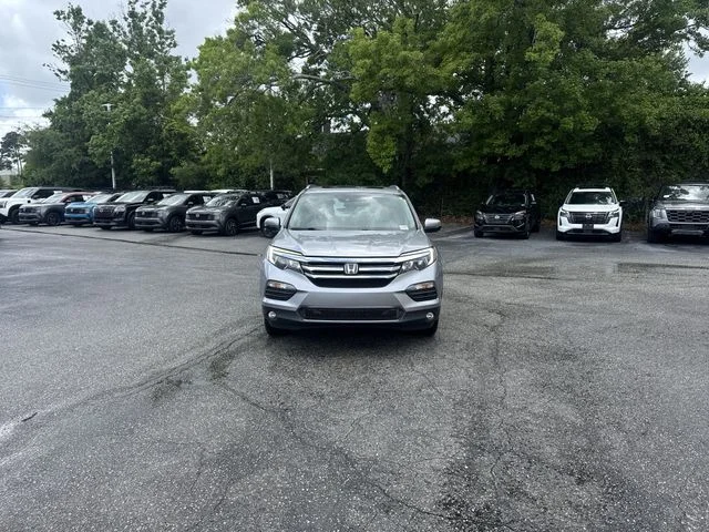 Used 2016  Honda Touring image 2