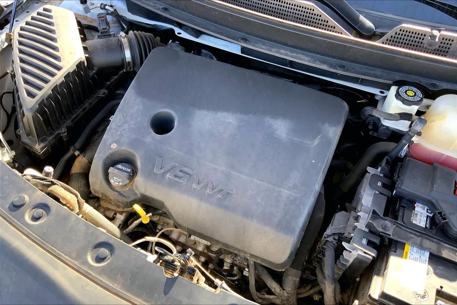 Used 2022 Summit White Buick Premium image 32