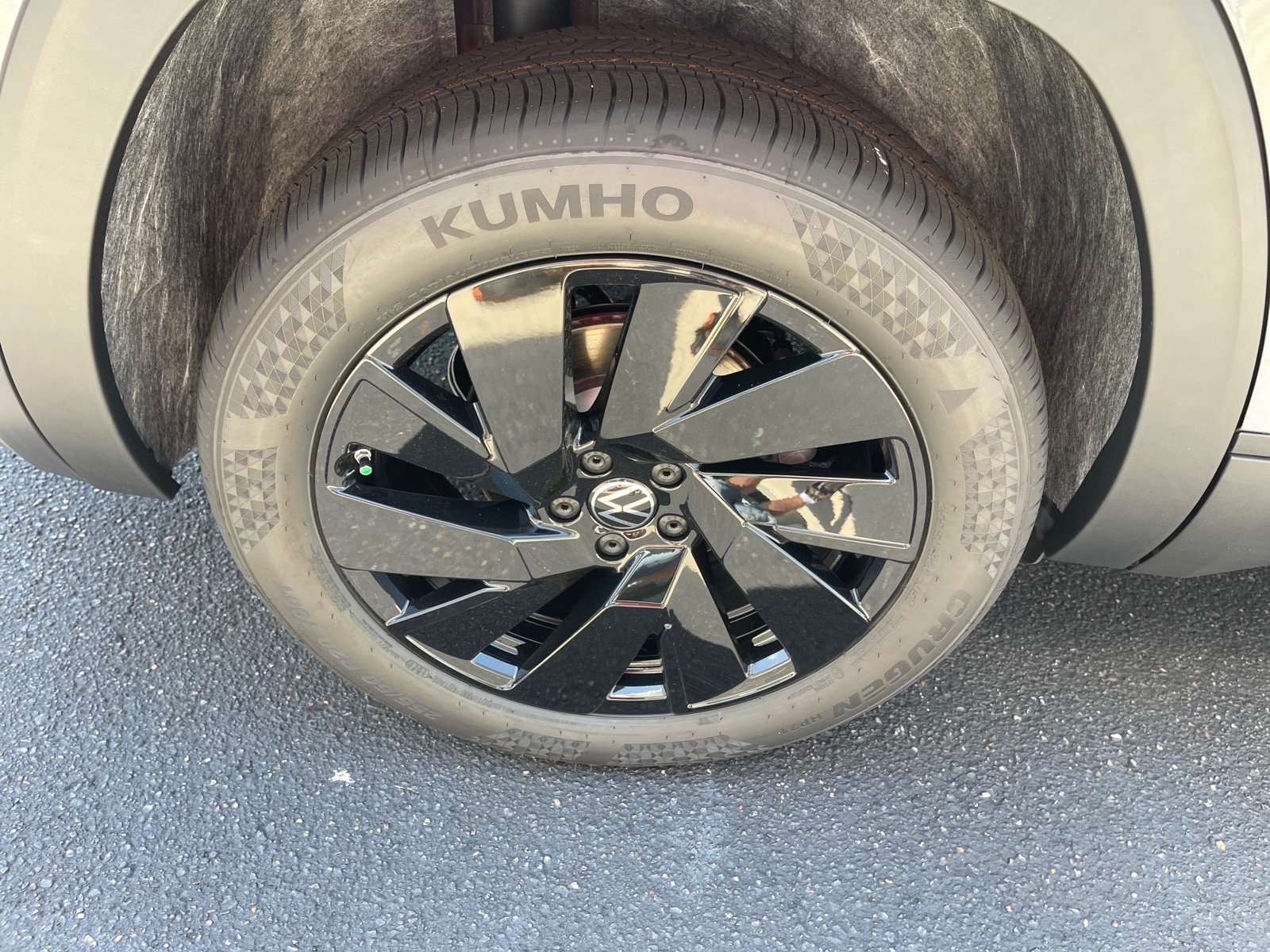 New 2026 Pure Gray Volkswagen SE image 20