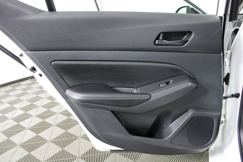 Used 2025 White Nissan 2.5 SV image 11