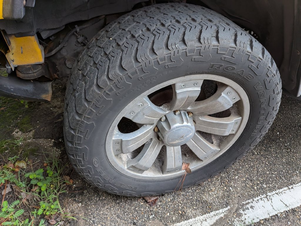 Used 2004 Yellow Hummer Base image 5