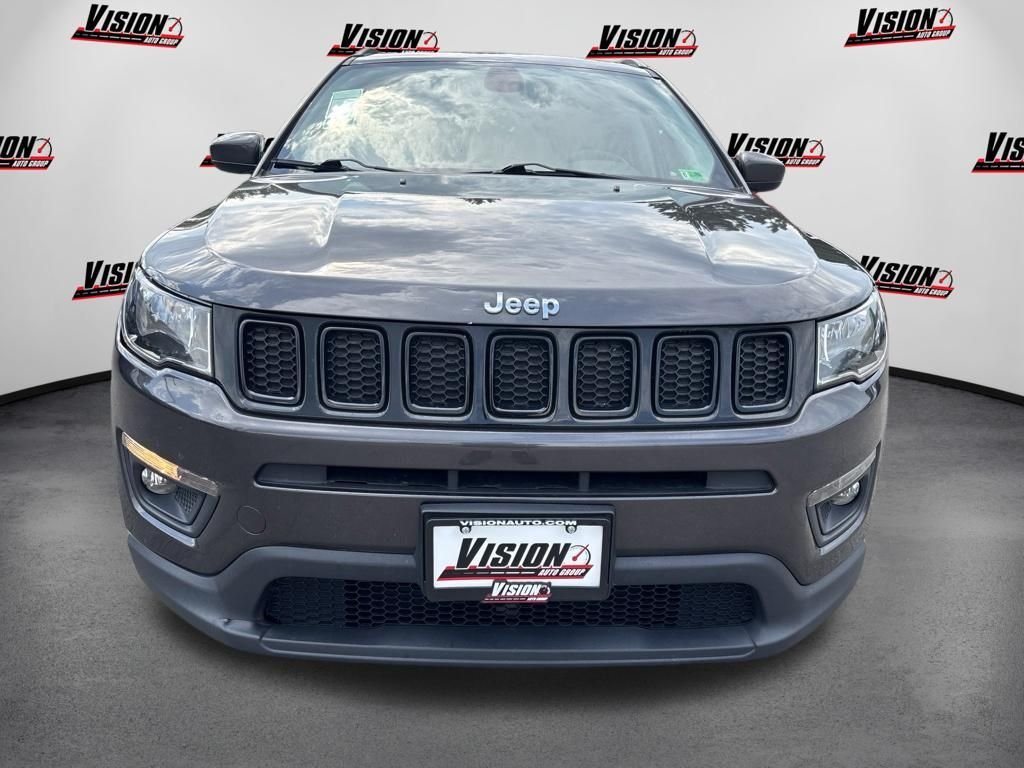 Used 2017 Gray Jeep Latitude image 2