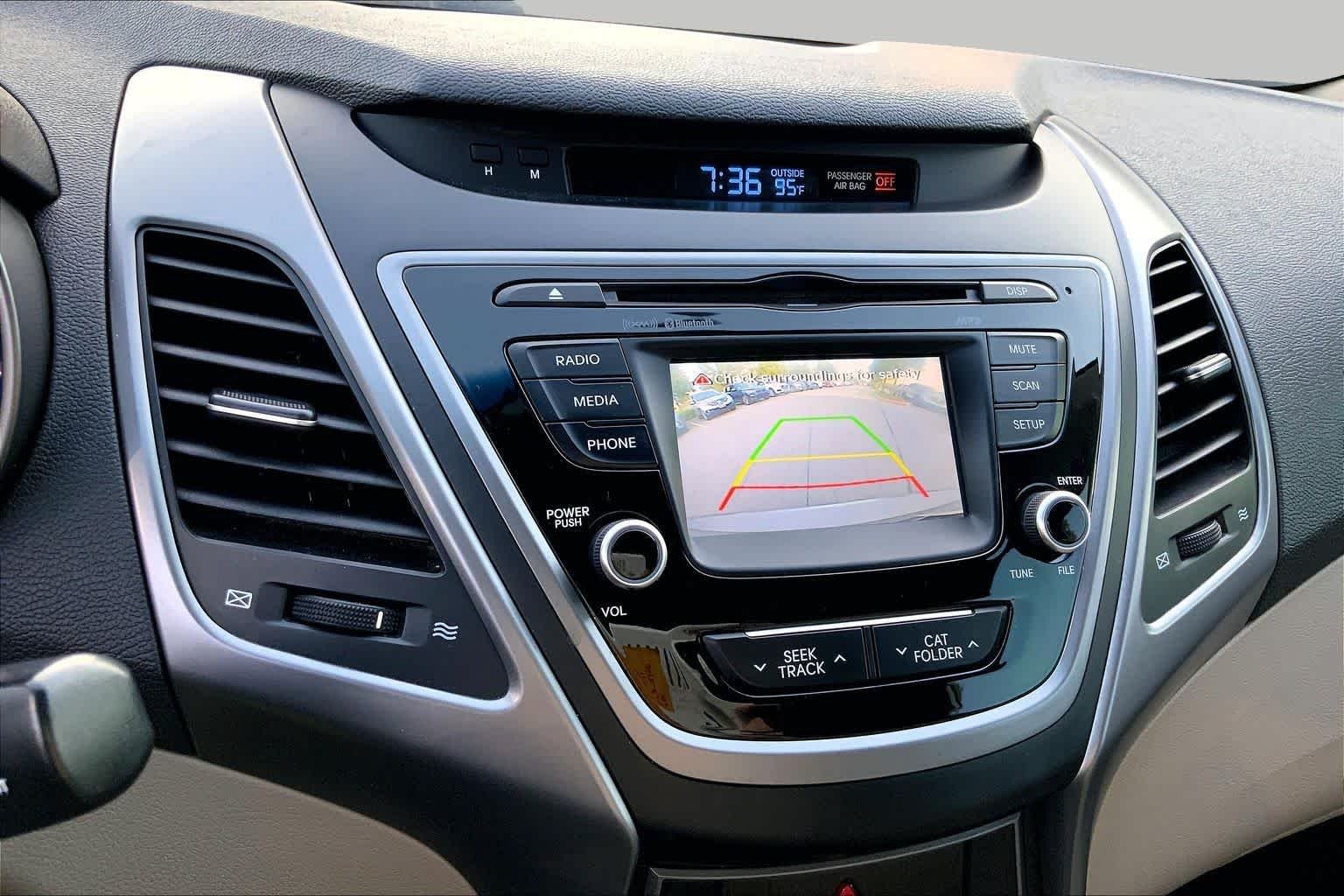 Used 2014 Desert Bronze Hyundai SE image 25