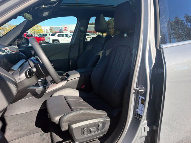 Used 2026 Gray Metallic BMW 30 xDrive image 10
