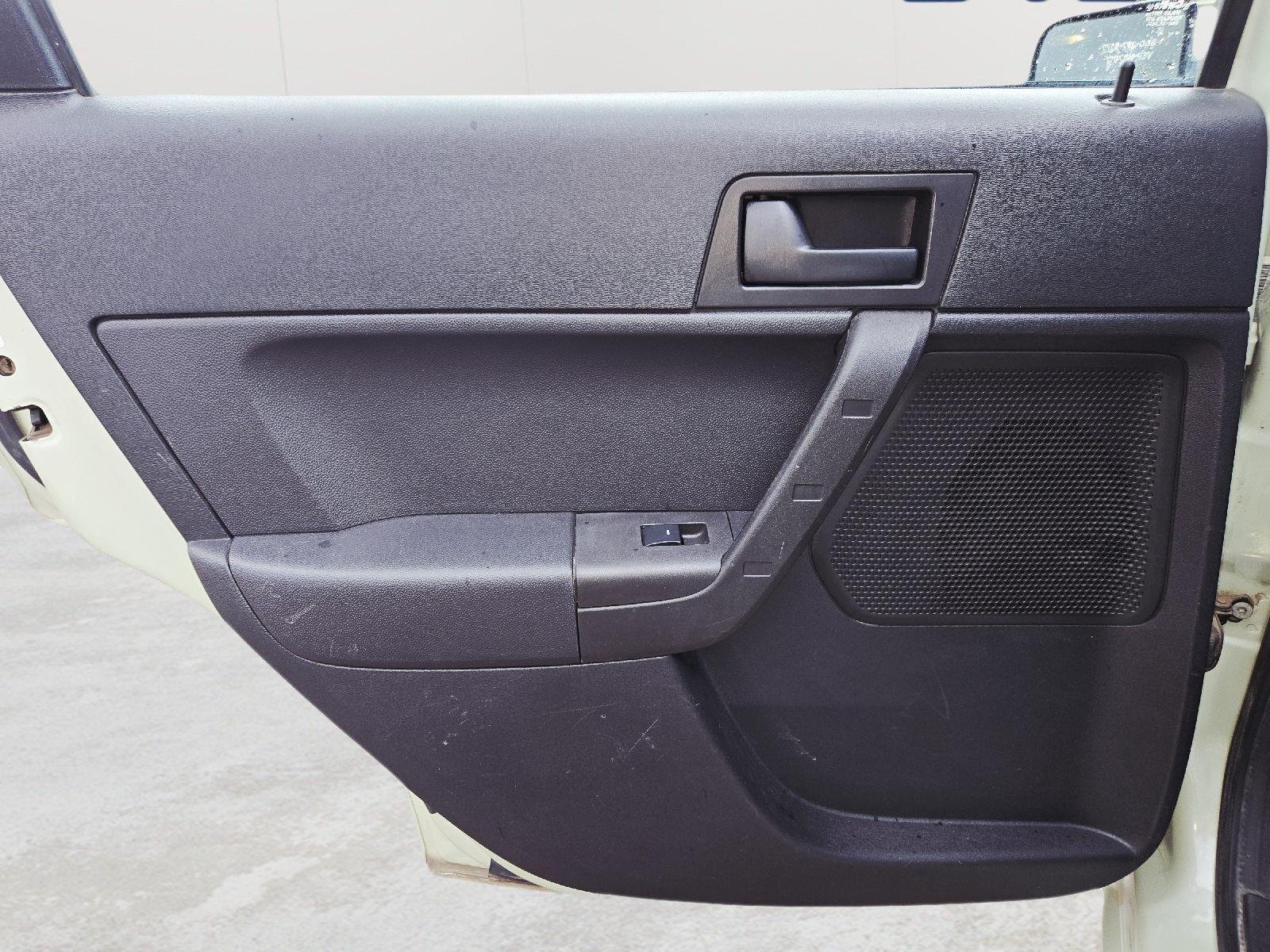 Used 2010  Ford SE image 25