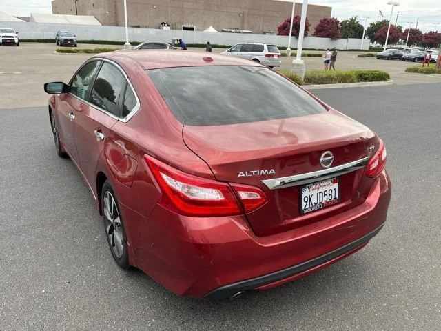 Used 2016 Cayenne Red Nissan 2.5 SV image 7