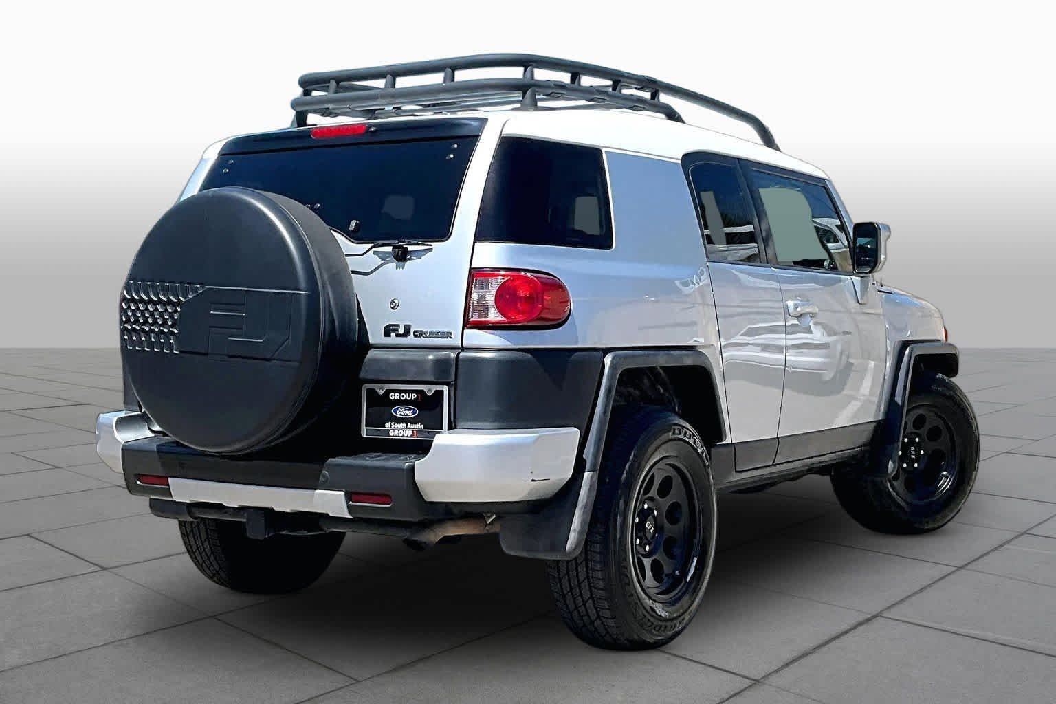 Used 2008 White / Titanium Metallic Toyota  image 12