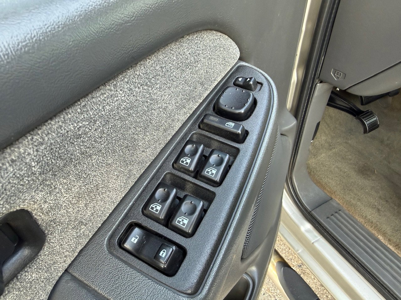 2003 Chevrolet Silverado 2500HD LS - Photo 11