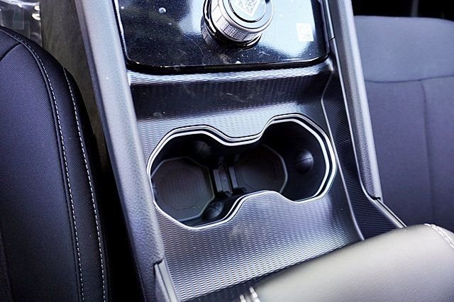 New 2024 Bright White Clear-Coat Exterior Paint Jeep Laredo image 36