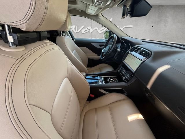 Used 2020 White Jaguar 25t Prestige image 25