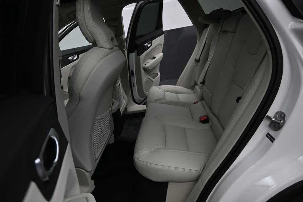 New 2026 Crystal White Volvo T8 Ultra image 12