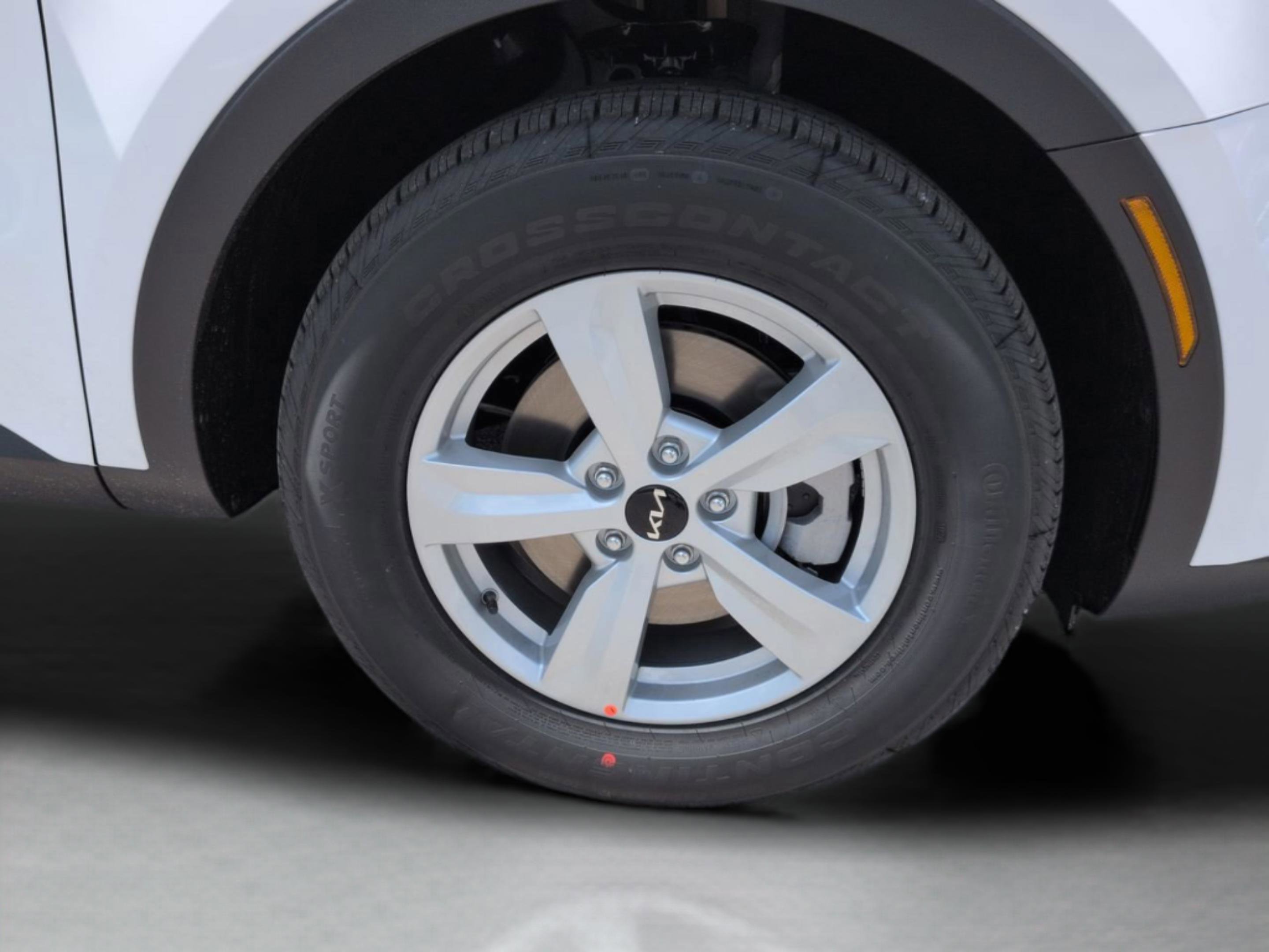 New 2026 Glacial White Pearl Kia LX image 13