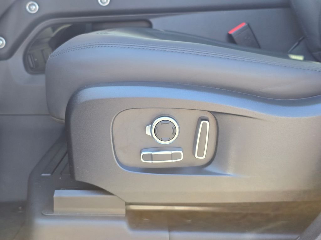 New 2026 Fuji White LAND ROVER X-Dynamic SE image 32