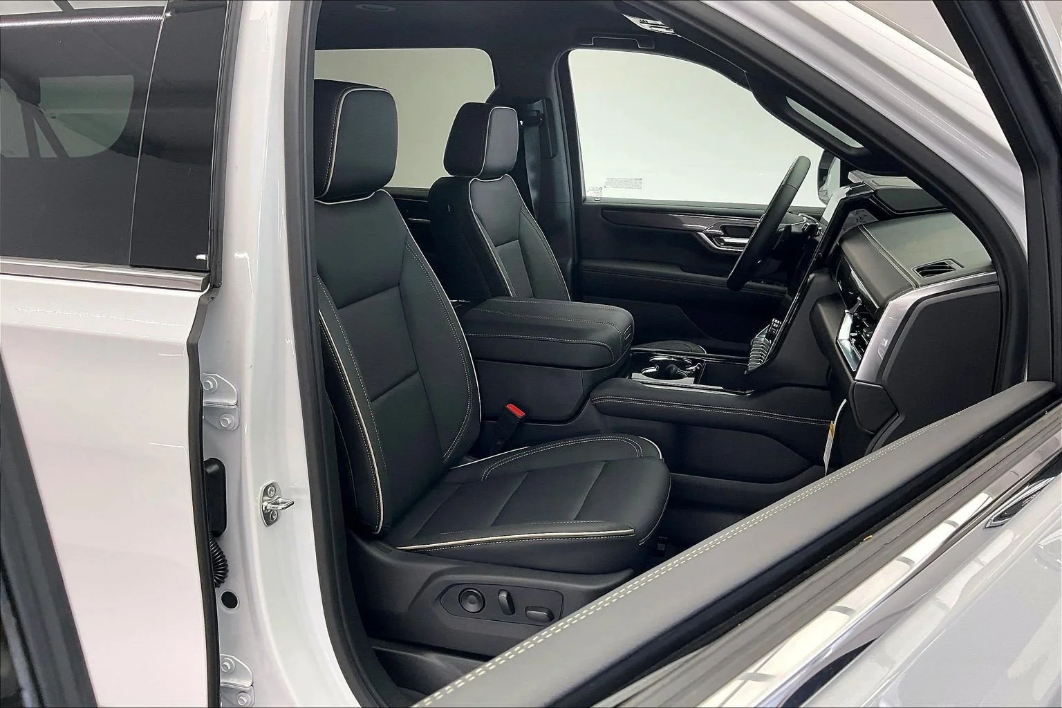 New 2026 Summit White GMC Elevation image 9