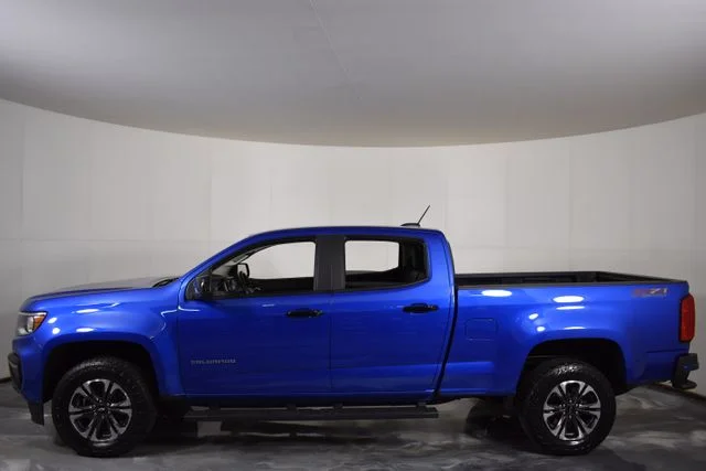 Used 2022 Blue Chevrolet Z71 image 5