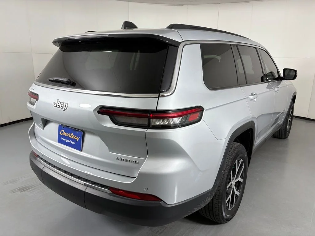 Used 2024 Silver Jeep Limited image 8