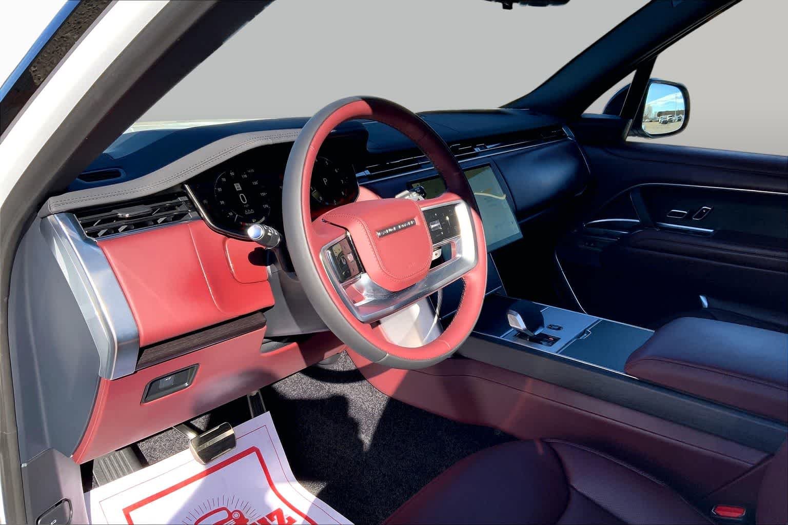 New 2026 Ostuni Pearl White Land Rover SE image 8