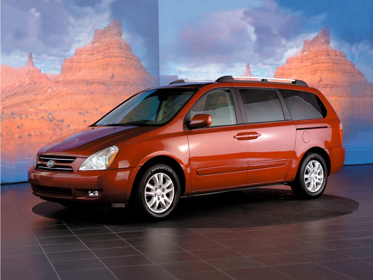 2009 Kia Sedona LX's photo