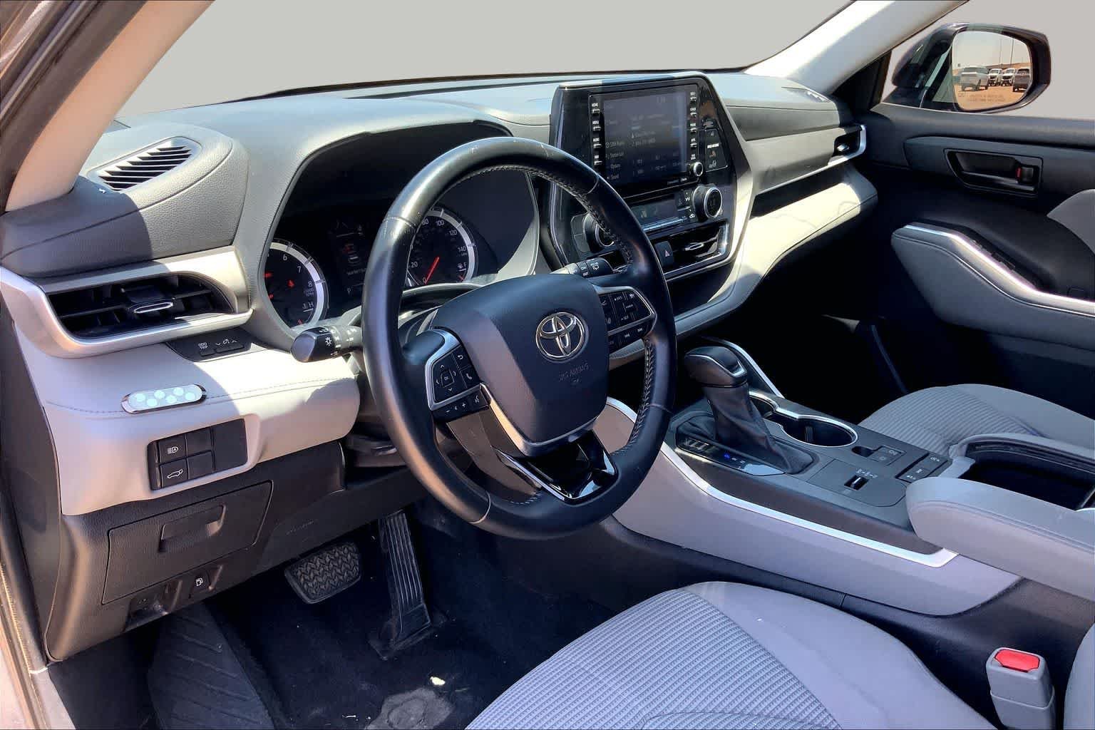 Used 2021 Magnetic Gray Metallic Toyota LE image 18