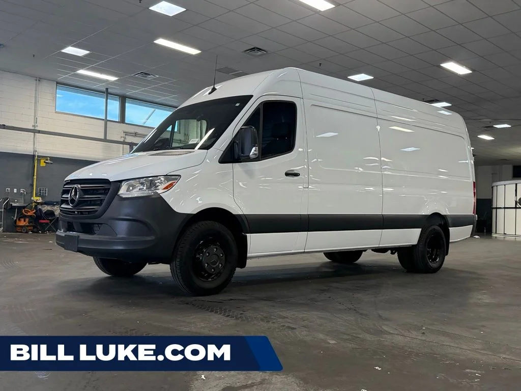 2025 Mercedes-Benz Sprinter 4500 170 WB HO High Roof's photo