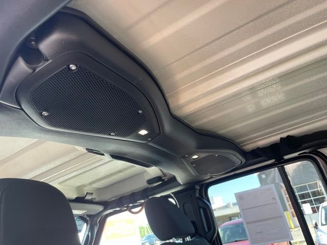 Used 2025 Granite Crystal Clearcoat Metallic Jeep Mojave image 47