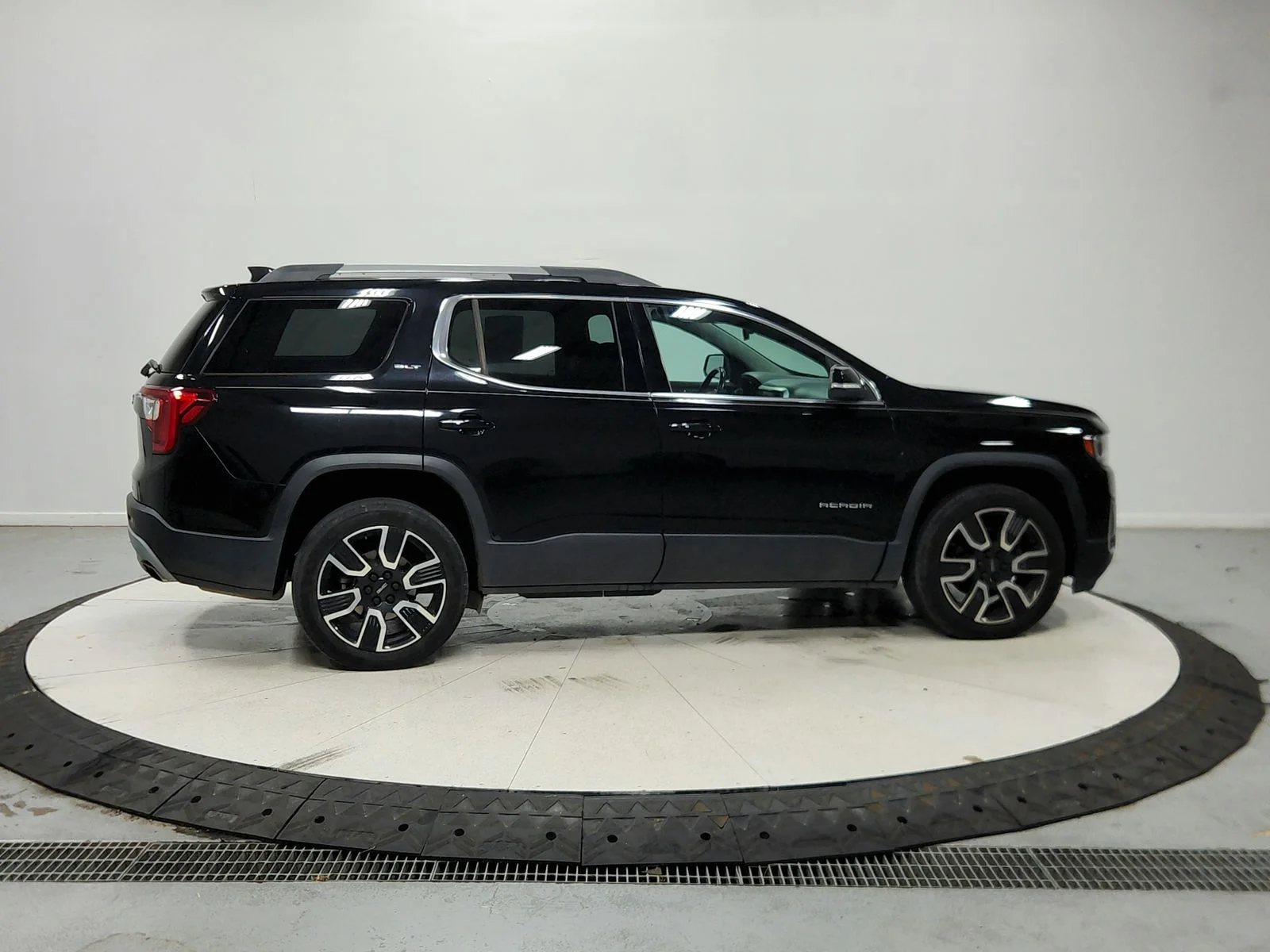 Used 2020 Ebony Twilight Metallic GMC SLT image 9
