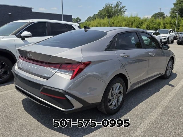 Used 2024 Silver Hyundai Blue image 4