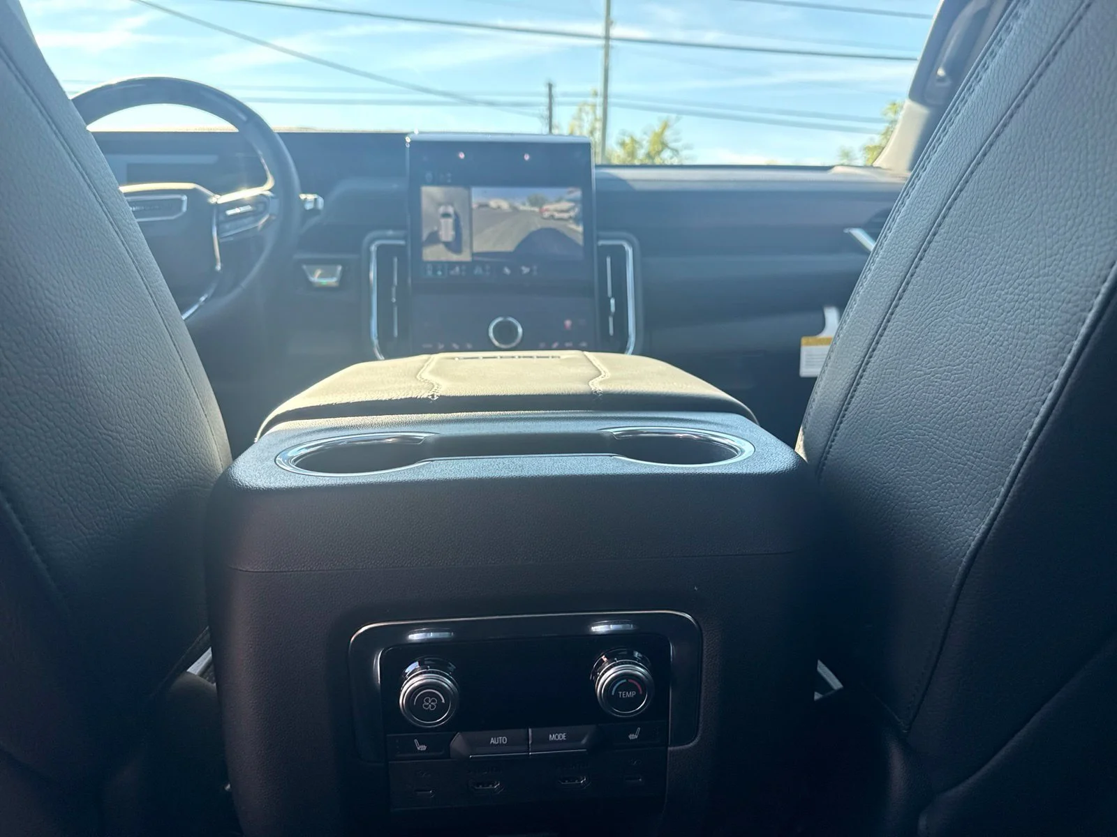 2026 GMC Yukon Denali - Photo 21