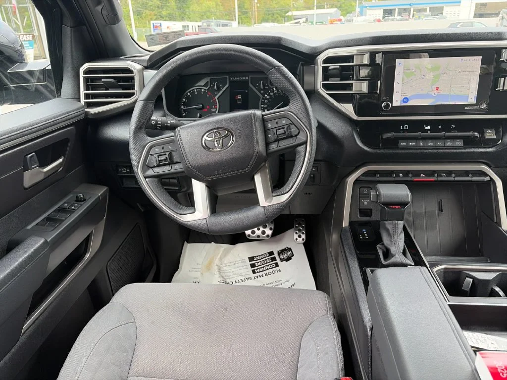 Used 2025  Toyota SR5 image 17