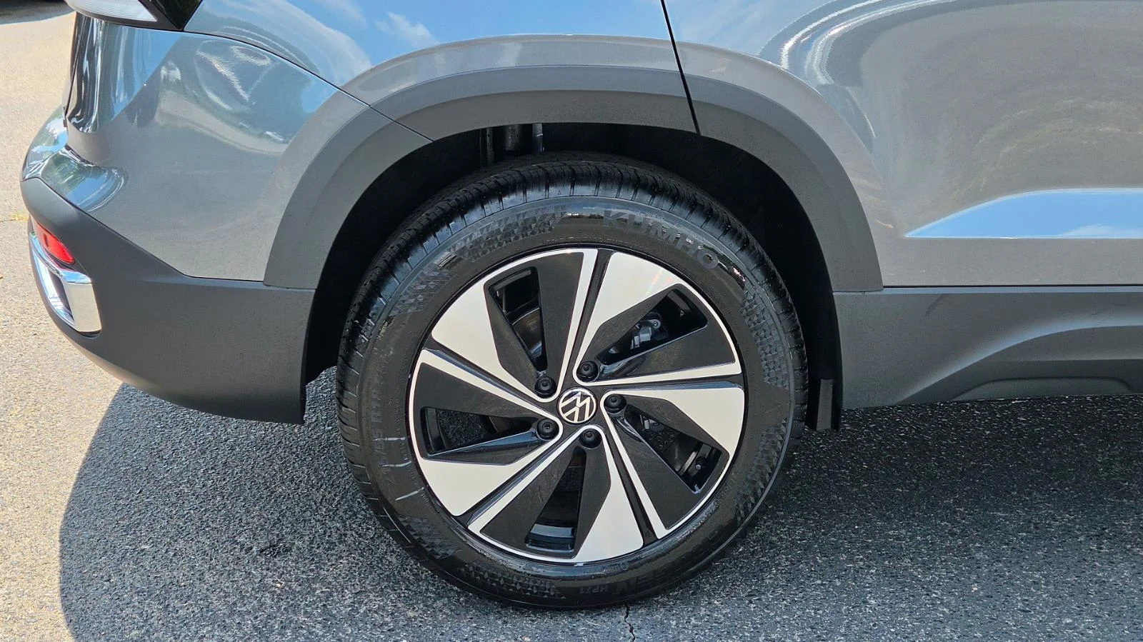 New 2026 GRAY Volkswagen SE image 14