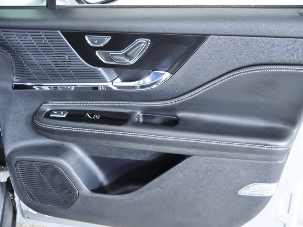 Used 2020 Silver Lincoln Standard image 21