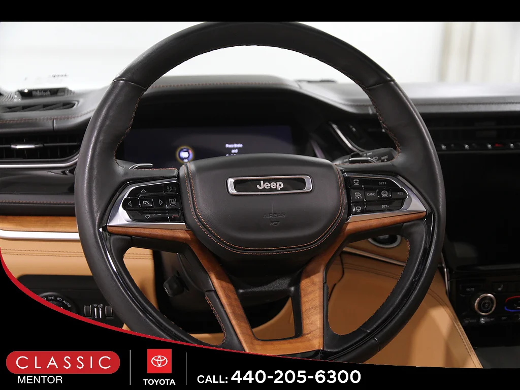 Used 2023 Diamond Black Crystal Pearl Coat Jeep  image 7