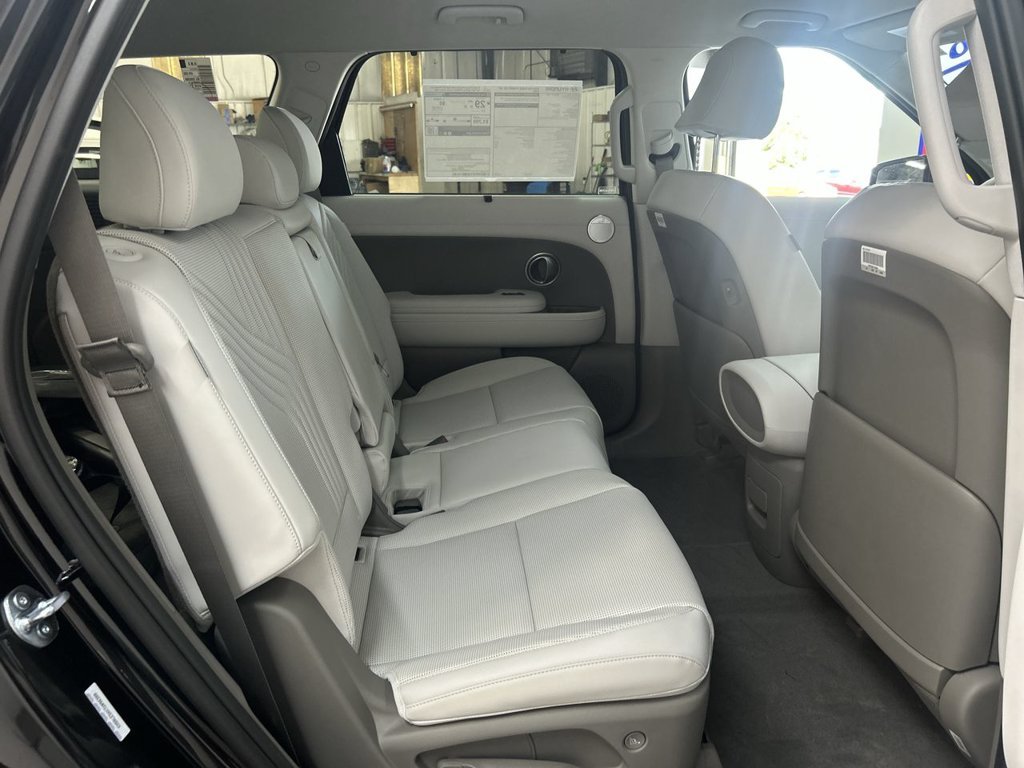 New 2026 Abyss Black Hyundai SEL 8P image 17