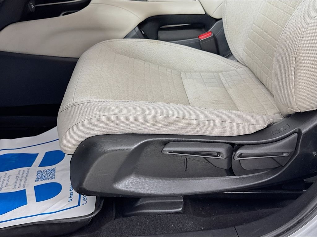 Used 2023 Silver Honda LX image 23