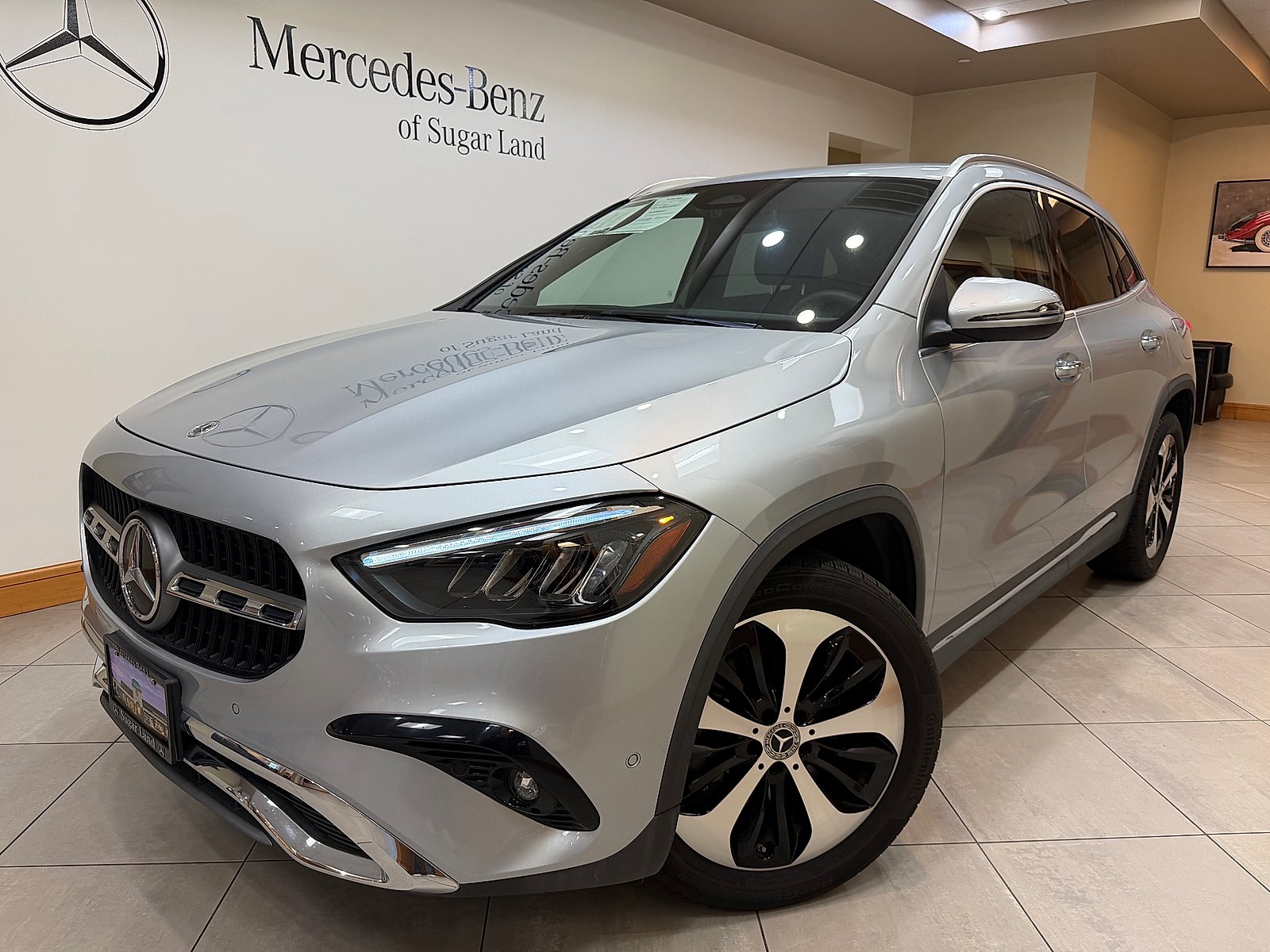 Certified Used 2025 Cirrus Silver Metallic Mercedes-Benz 4MATIC® image 1
