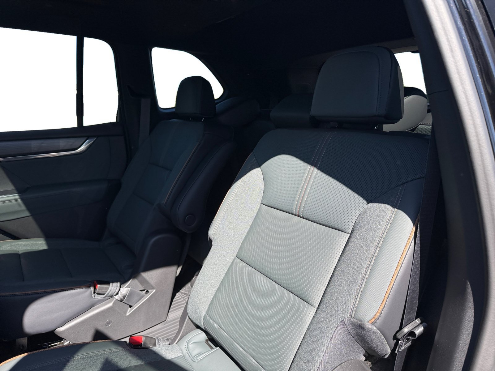 2026 GMC Acadia AT4 - Photo 16