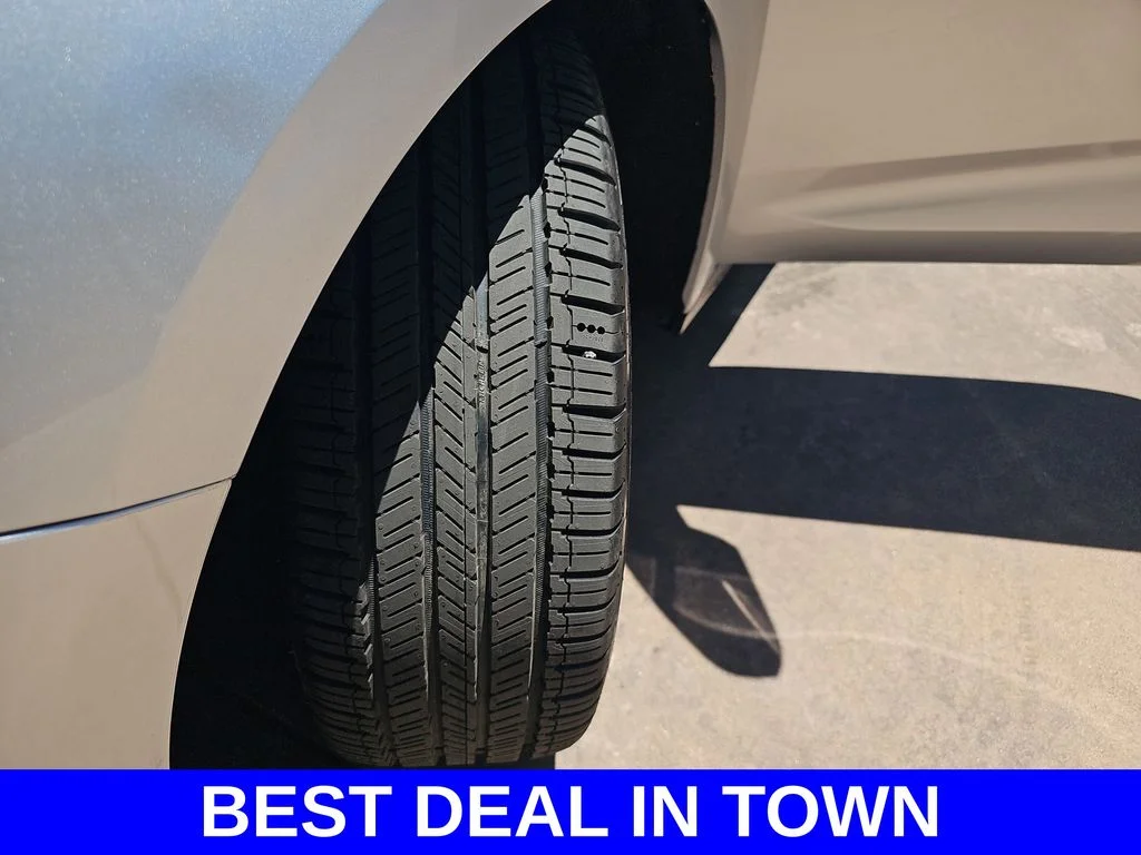 Used 2018 Silver Chevrolet Premier image 34