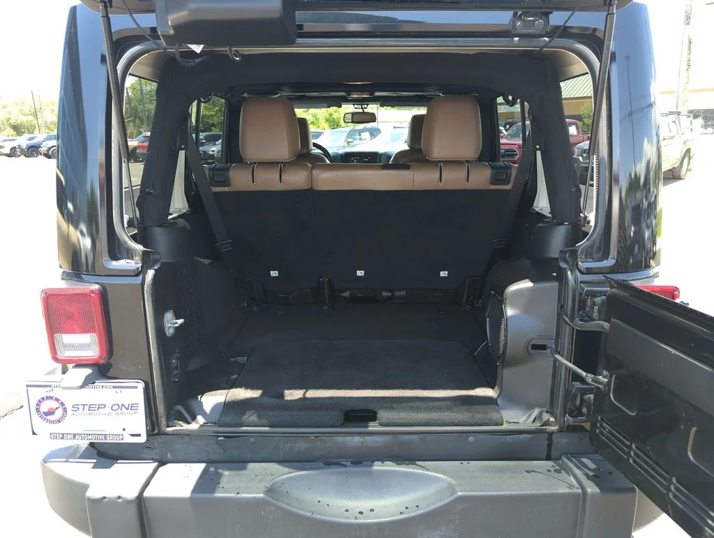 Used 2014 Black Jeep Unlimited Sahara image 27